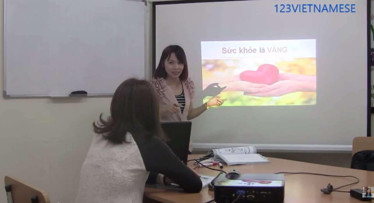 Ms. Tuyen & Korean student