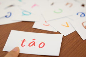 Kỹ thuật dạy ngữ âm tiếng Việt cho người nước ngoài trong buổi học đầu tiên